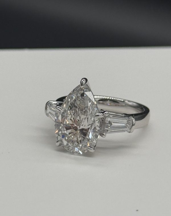 The Trinity Drop - Pearl Shape Three Stone Ring - Image 4